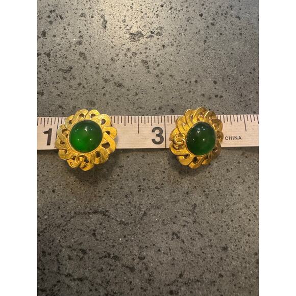 Chanel Vintage Green Gripoix Camellia Flower Clip On Earrings 97P Gold Plated - Picture 6 of 6